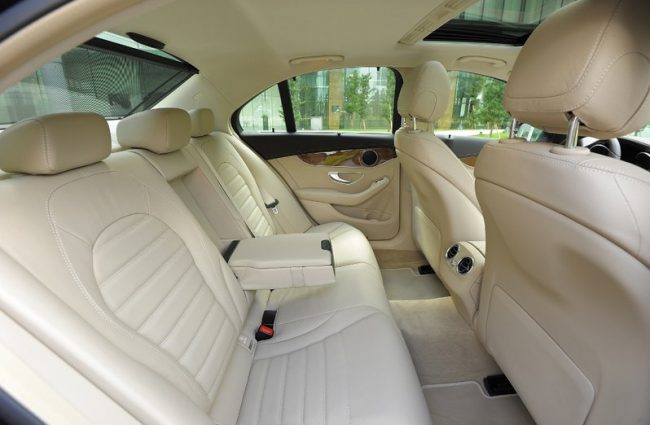 thue-xe-cuoi-mercedes-c200-doi-moi-2015-2016-4