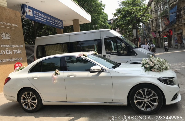 lua-chon-xe-cuoi-mercedes-c300-amg-mau-trang