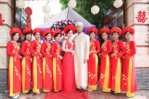 ao-dai-cuoi-trong-le-cuoi-hien-dai