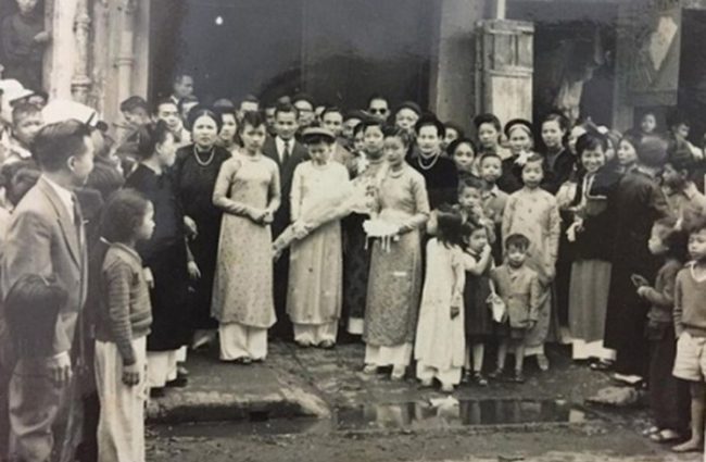 ao-dai-trong-dam-cuoi-xua