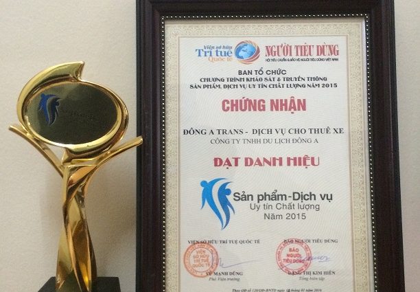 thue-xe-cuoi-mercedes-tai-cong-ty-uy-tin-o-ha-noi